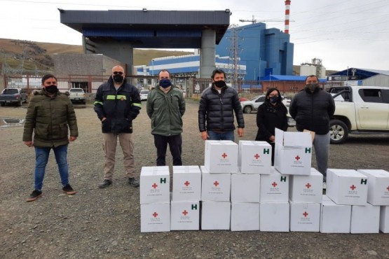 Cuenca Carbonífera| Vialidad Provincial entregó kits de ayuda humanitaria de la Cruz Roja