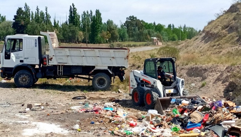 Por intermedio de imágenes y videos hicieron saber que habían sido arrojados, lo que generó consecuentemente un problema ambiental en la zona de la bajada de Perdomo