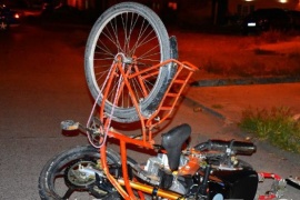 Motociclista chocó a un hombre en bici y ambos fueron hospitalizados