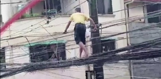 Un papá caminó por cables de alta tensión para buscar comida para sus hijos