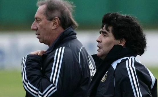 Cómo es el plan para comunicarle a Carlos Bilardo la muerte de Diego Maradona