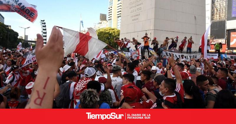 Miles De Hinchas De River Coparon El Obelisco Celebraron Otro