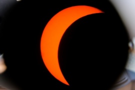 El eclipse de sol se pudo ver en vivo desde el Centro Astronómico