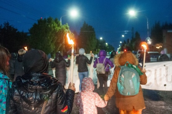 Río Gallegos| Marcha de antorchas en pedido de justicia por causas de abuso sexual infantil