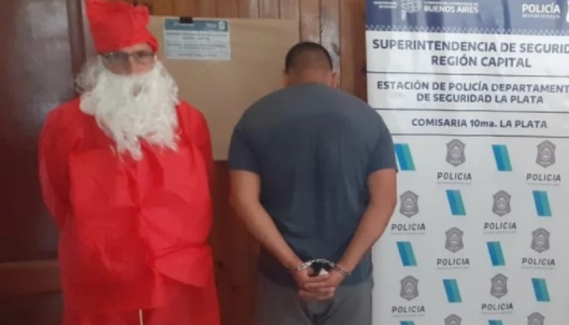 Un policía se disfrazó de Papá Noel para detener a un ladrón