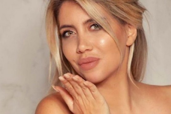 Con abismal escote, Wanda Nara posó de frente y con nuevo look