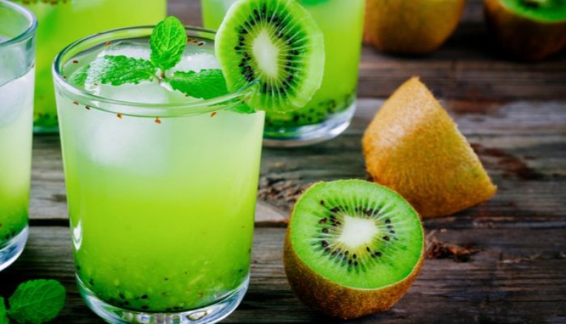 Cómo hacer caipirinha de kiwi 