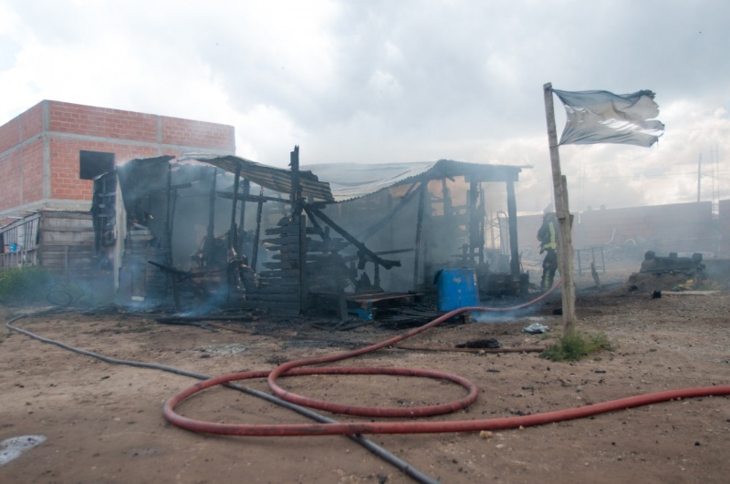 Incendio en el barrio 22 de septiembre (Leandro Franco)