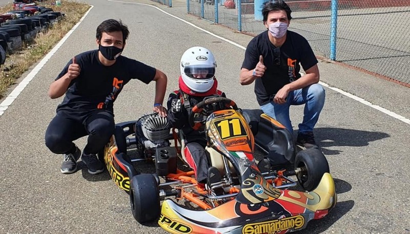 Valentín Godoy volvió a sonreír junto a un karting.