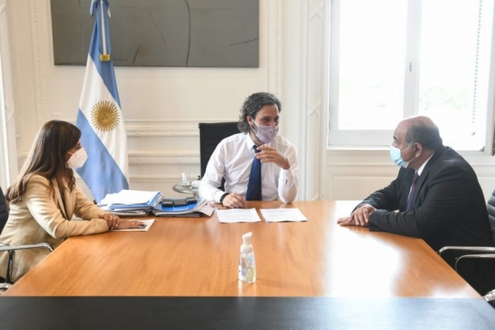 Santiago Cafiero reunido.