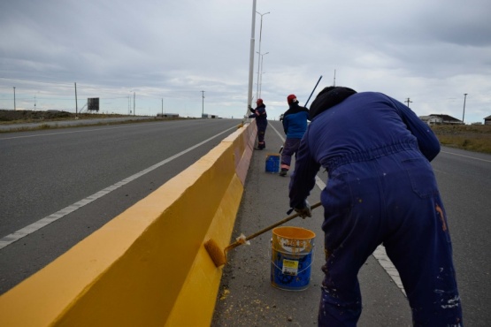 Trabajos de pintura en la Autovía. 