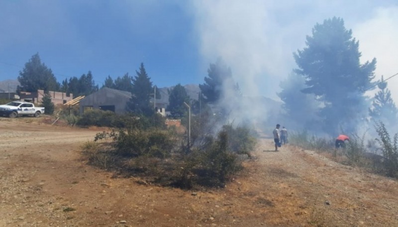 Epuyén  - Chispas de soldadura provocan principio de incendio 