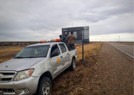 Siguen acondicionando los carteles en rutas santafcruceñas