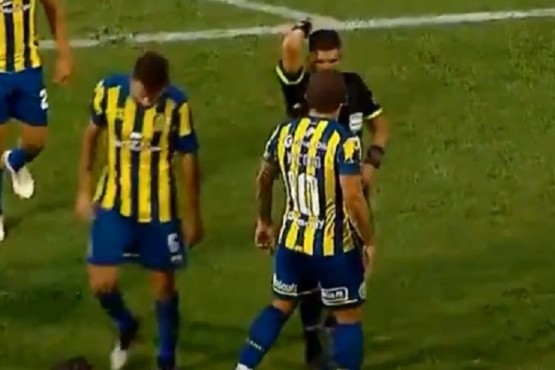 Insólita recriminación de un jugador de Rosario Central a un árbitro: 