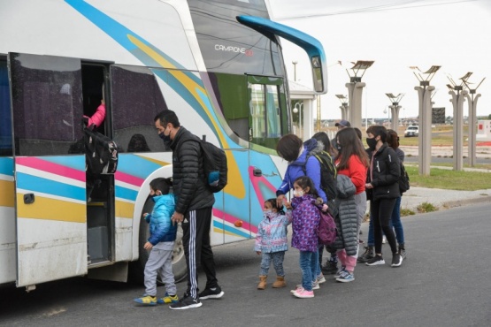 Un nuevo contingente de turistas viajo a Cabo Vírgenes 