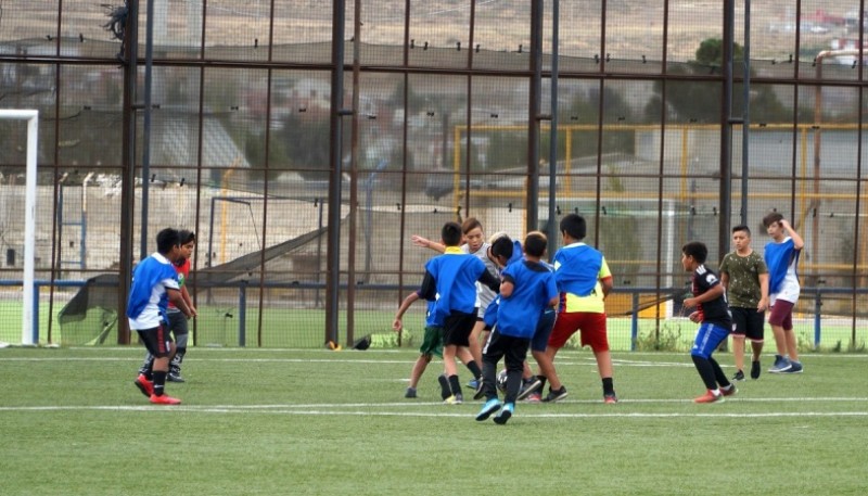 El fútbol de los Barrios volvió con todos los protocolos sanitarios en Caleta Olivia 