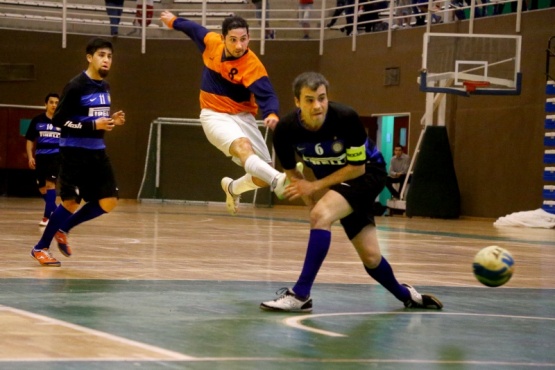 Si todo va bien, en un par de semanas volvería a rodar la pelota.