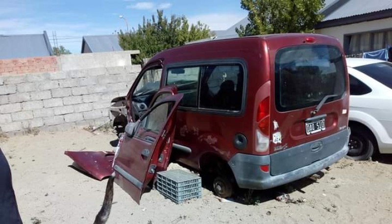 Estado en que encontró su camioneta Lugo, luego de ser amenazado por el mecánico.