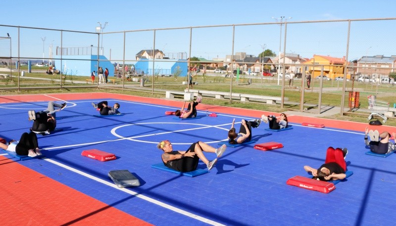 Trabajar el cuerpo y las emociones es parte de “Deportes en la Ría” de Río Gallegos 