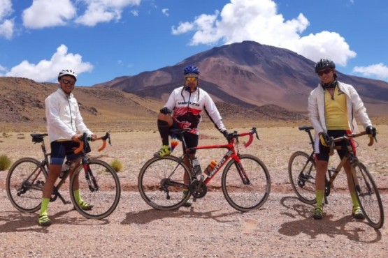 Pancho Luna (Córdoba), Gabriel Mardones (Trelew) y Leandro Usqueda (Ituzaingó) son los tres jinetes de la aventura sobre ruedas.