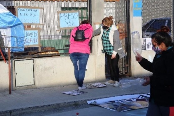 No tiene fondos para pagar un psicólogo para su hija. Mandó una carta a la gobernadora.