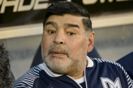 Asegura ver a Maradona en una pierna quemada por el sol