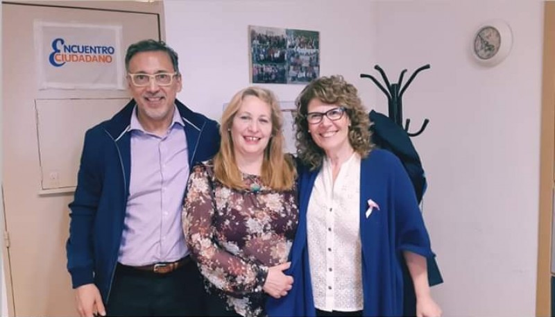 Ethel Torres junto a Javier Pérez Gallart (izquierda) y Gabriela Mestelán (derecha)