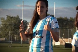 Racing presentó la nueva camiseta de su equipo femenino con un detalle que emocionó a las jugadoras