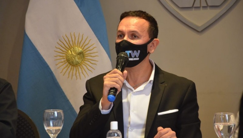 Adrián Maderna anunció que el lunes se depositan los sueldos municipales en Trelew 