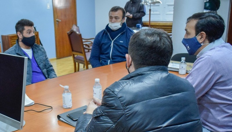 Pablo Grasso se reunió con  integrantes del  Colegio Veterinario de Río Gallegos 