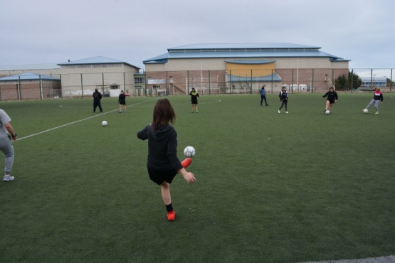 Las futbolistas santacruceñas se preparan para los Juegos de la Araucanía