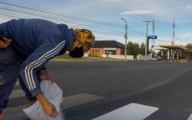 Ultiman detalles en la avenida San Martín de Río Gallegos