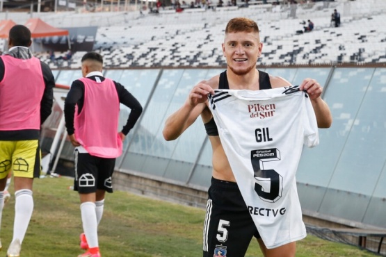 El “Colo” Gil la rompe en Chile.