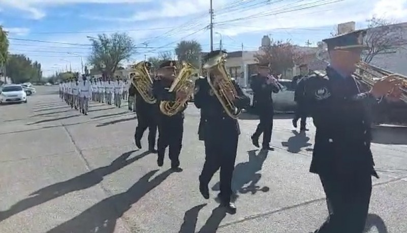 En el aniversario de la Escuela de Cadetes de Rawson sus alumnos recorrieron las calles 