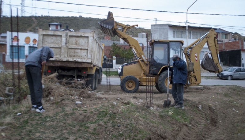 Inician los operativos de poda y continúan con la limpieza en la Ciudad de Caleta Olivia 