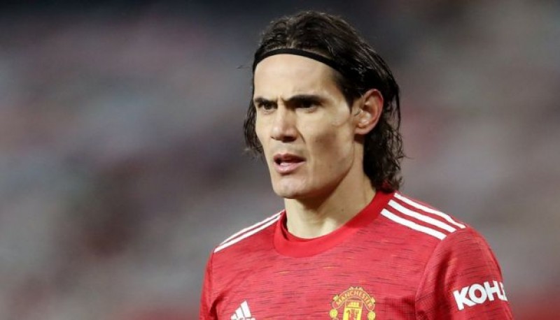 Edinson Cavani confirmó que seguirá en Manchester United