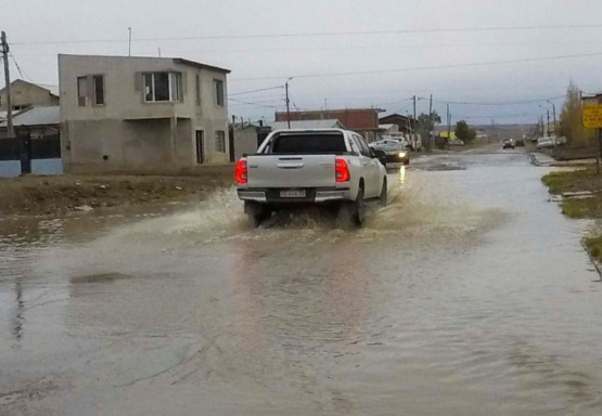 El Municipio dijo que la inundación en el Evita es por una pérdida de SPSE