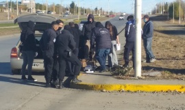 Río Gallegos: La policía los detuvo con marihuana en el auto