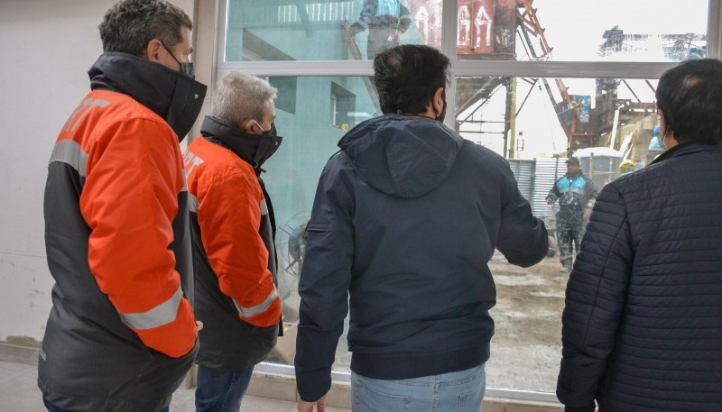 Grasso recorrió junto Aníbal Fernández la obra de la Casa de la Juventud.