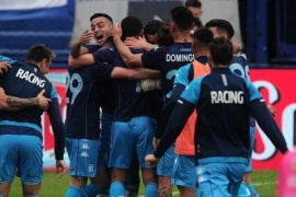 Racing eliminó a Velez por penales