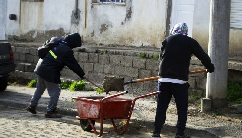 La Secretaría de Servicios de Caleta Olivia avanza con la limpieza urbana 