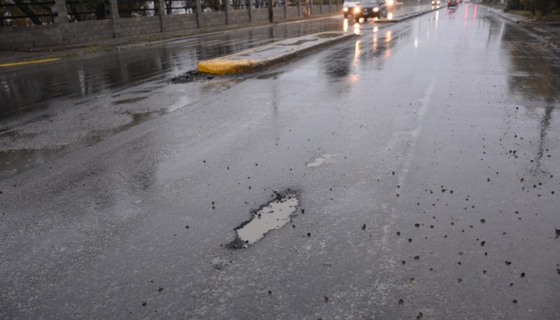 El bache en avenida San Martín. 