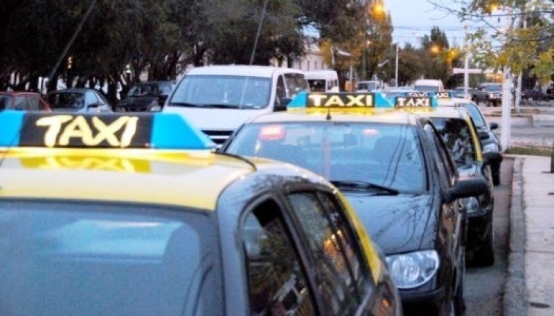 Los taxistas reclaman ser inmunizados.