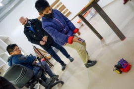 El Intendente visitó a tres niños madrynenses que trabajan creando e innovando con robótica