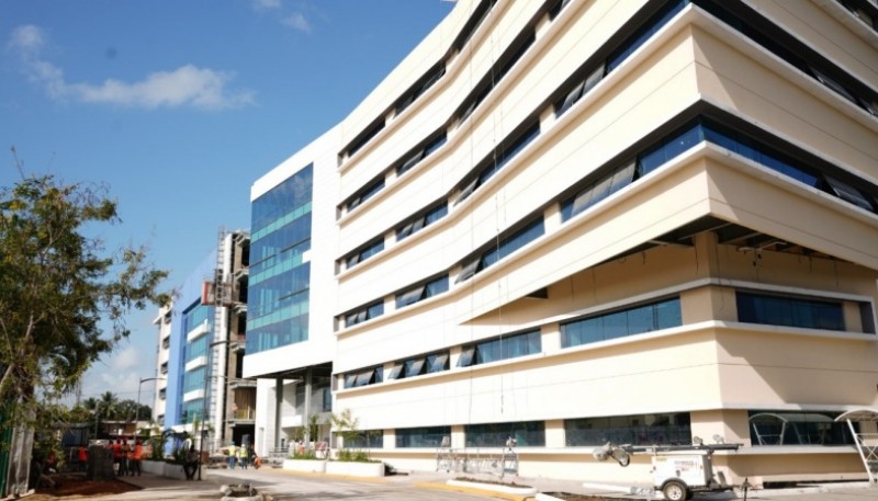 Instalaron una morgue de víctimas de coronavirus frente a la puerta de un hospital