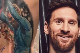 Lionel Messi le cumplió el sueño a un fanático brasileño y le firmó el tatuaje de la espalda