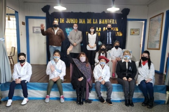 Emotiva promesa a la Bandera en la Escuela Primaria Rural Nº 31