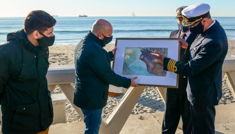 El intendente de Puerto Madryn, Gustavo Sastre, se reunió hoy con las autoridades de la fragata ARA “Libertad”.