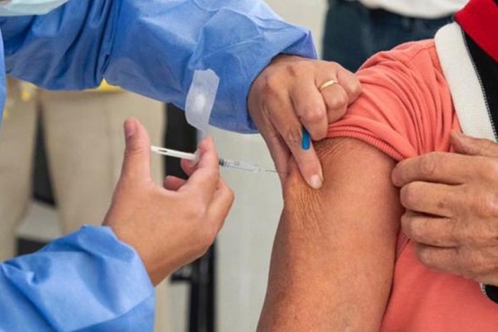 Convocan a voluntarios para probar una combinación de vacunas