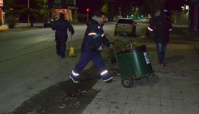 Municipio de Río Gallegos realizó operativo nocturno de limpieza y demarcación